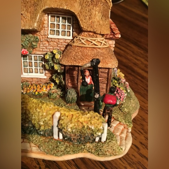 Vintage Lane "Walker's Rest" Collectible - Picture 9 of 11